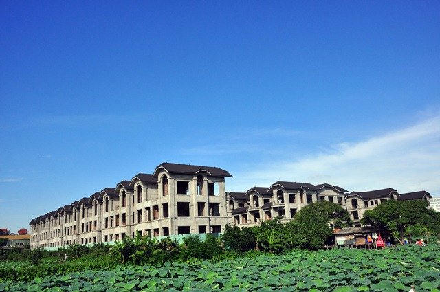 Cận cảnh 44 biệt thự triệu USD bỏ hoang nhiều năm cạnh Hồ Tây