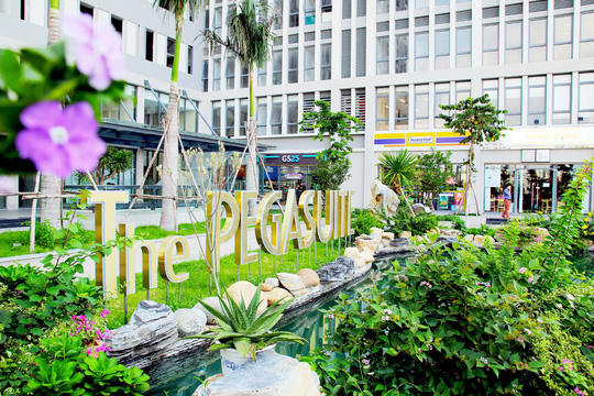 Trước những bức xúc của cư dân, đại diện chủ đầu đã lên tiếng cho rằng việc thu tiền chênh lệch diện tích là không sai. &nbsp;