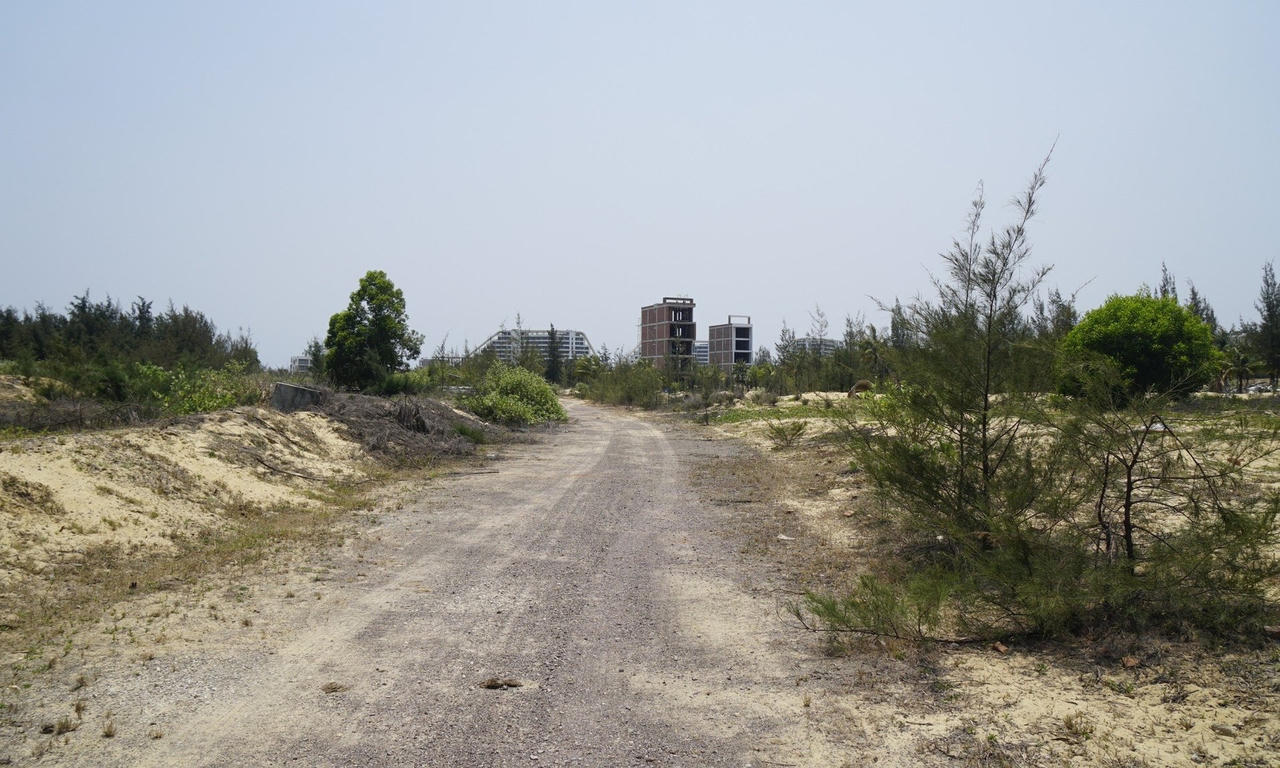 Cảnh dang dở tại dự án FLC Lux City Quy Nhơn