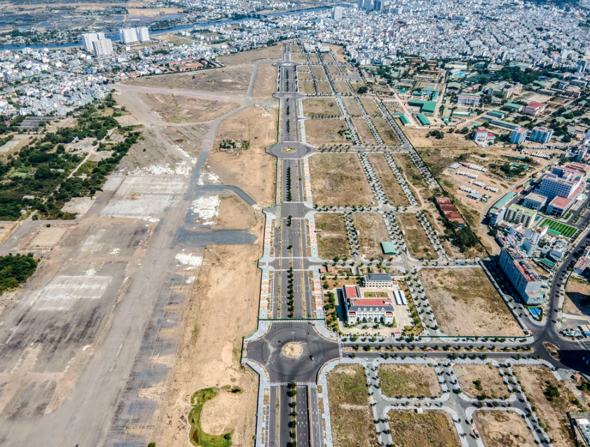 Tin bất động sản nổi bật trong tuần: Hơn 62 ha đất được giao cho Công ty Phúc Sơn thuộc sân bay Nha Trang cũ.
