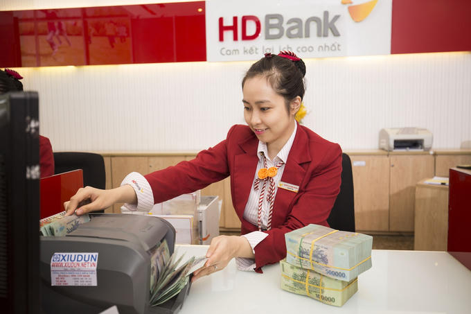 Tại thời điểm 30/6, HDBank có 9.017 cán bộ nhân viên đang làm việc tại ngân hàng mẹ, tăng 362 người so với đầu năm.