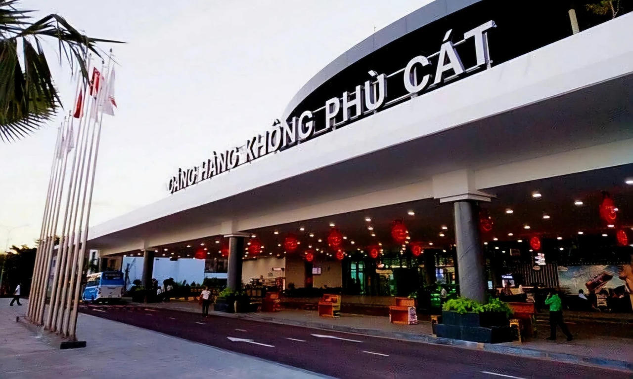 Sân bay Phù Cát.
