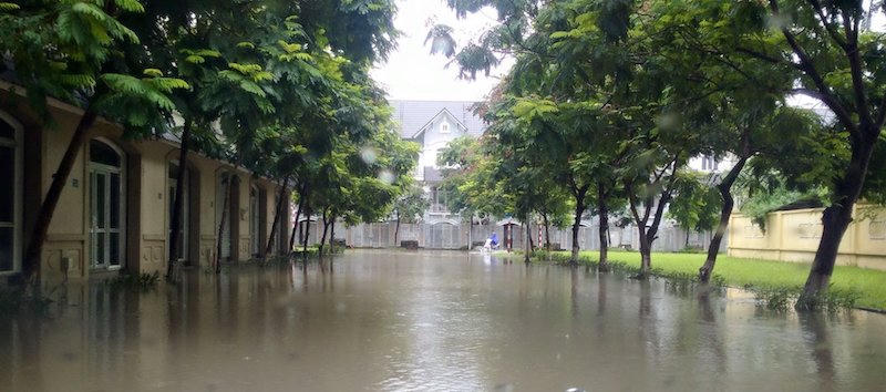 {title} Nghịch cảnh: Nhà giàu Hà Nội bất lực nhìn biệt thự triệu đô ‘hao mòn’ trong nước