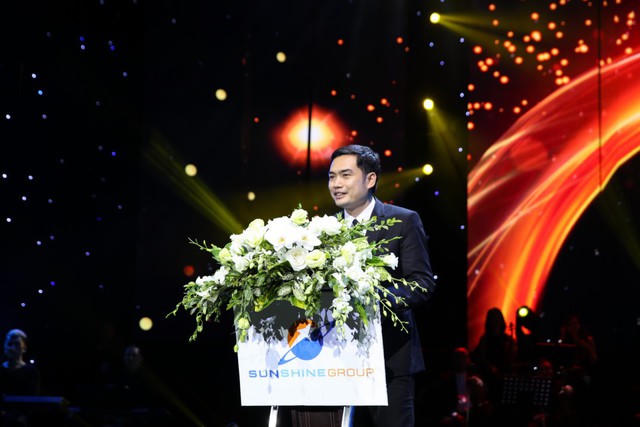 Ấn tượng với dàn sao “khủng” trong đêm nhạc tri ân của Tập đoàn Sunshine