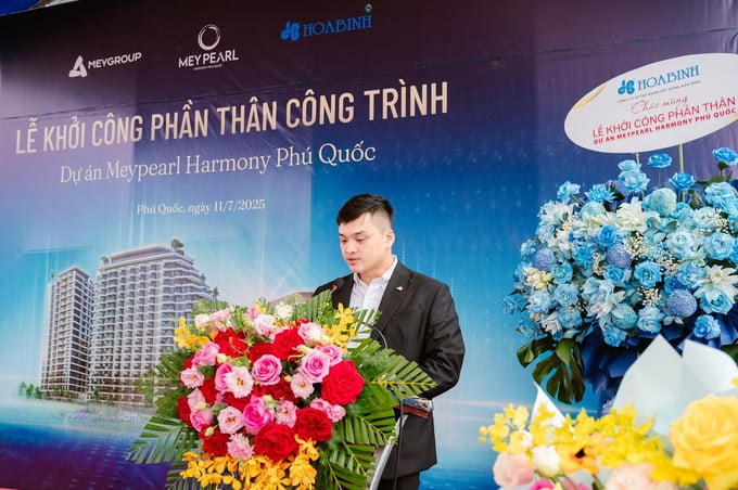 Ông Lê Viết Hiếu đại diện Tổng thầu phát biểu
