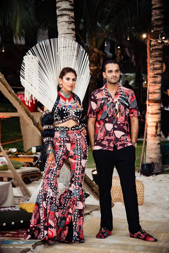 Xuất hiện bên cạnh cô dâu, chú rể cũng tạo ấn tượng bằng trang phục áo tur sone tur với màu váy&nbsp;của cô vợ tỷ phú&nbsp;Kaabia Grewal.