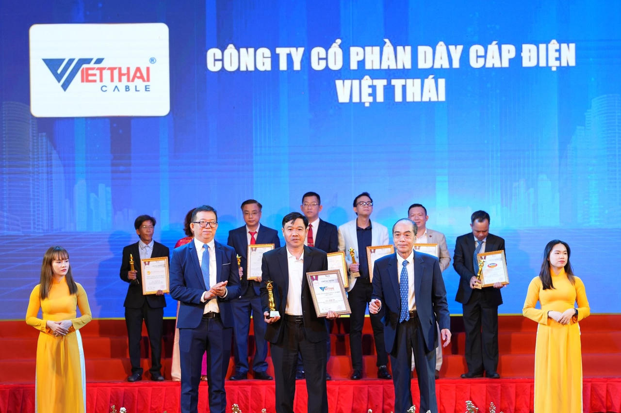 CTCP Dây cáp điện Việt Thái nhận giải thưởng Top 10 thương hiệu dây cáp điện dẫn đầu Việt Nam 2024 (VietNam Leading Brands 2024)&nbsp; &nbsp;