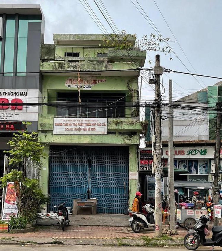 Đấu giá hai nhà công sản đầu tiên bị bỏ hoang nhiều năm tại Quảng Ngãi