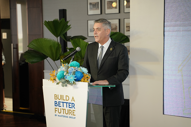 Ông Jason Turnbull, Phó Tổng giám đốc kiêm Giám đốc Tài chính Masterise Homes, chai sẻ tại sự kiện.&nbsp; &nbsp;