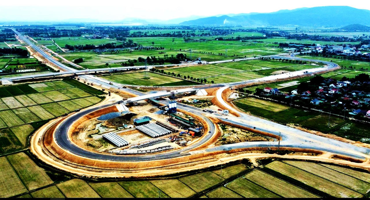 Hình ảnh 19km cao tốc Bắc - Nam vượt sông Lam về Hà Tĩnh
