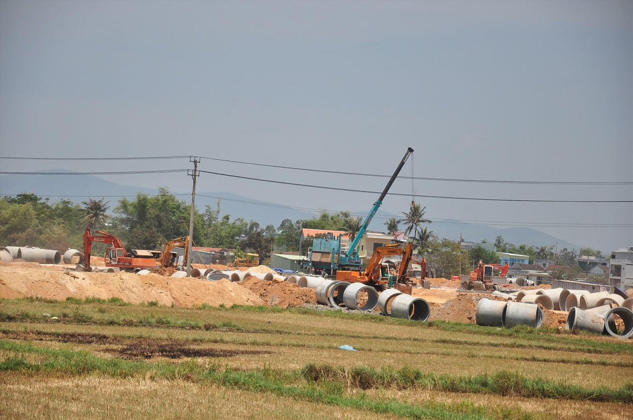 Khu phố chợ Chiên Đàn thi công dang dở nhưng đã có thông tin rao bán tràn lan &nbsp;