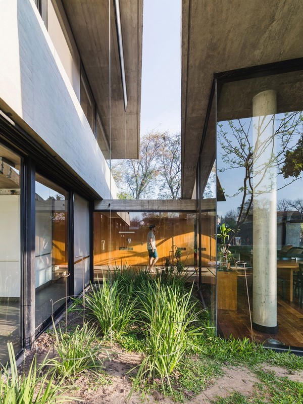 Căn nhà quái lạ mà sang chảnh của đôi vợ chồng trẻ