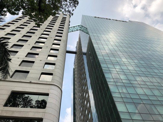 Dân chơi Sài Gòn đốt tiền, ùn ùn kéo nhau lên nóc nhà