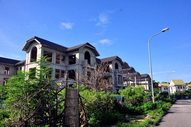 Cận cảnh 44 biệt thự triệu USD bỏ hoang nhiều năm cạnh Hồ Tây