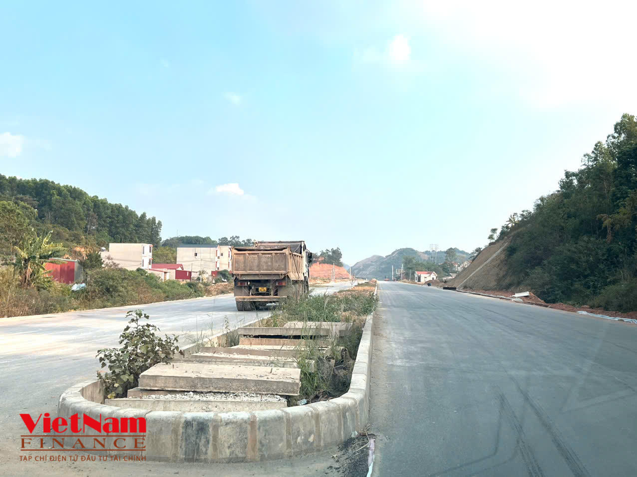 Công trường mở đường 2.300 tỷ nối Lạng Sơn đến Quảng Ninh