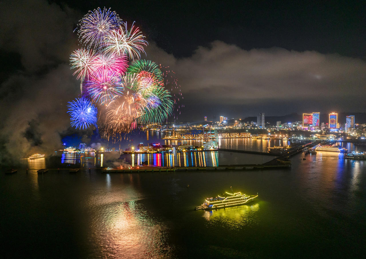 Sự kiện “Tỏa sáng Vịnh kỳ quan” dự kiến kéo dài đến hết 2/9/2025. &nbsp;