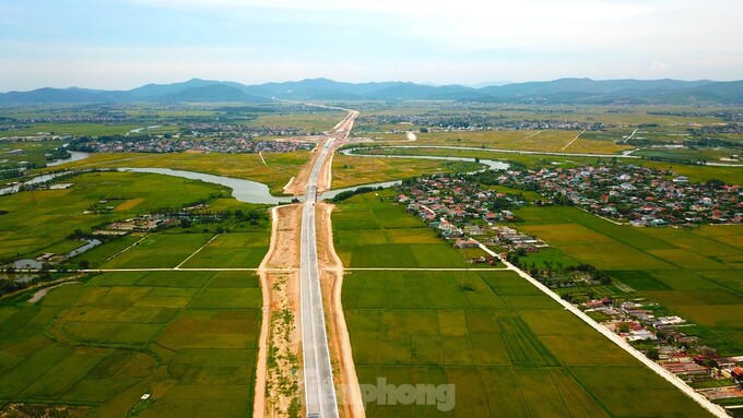 Đoạn cao tốc gần 50km Diễn Châu - Nghi Sơn. Ảnh: Tiền Phong