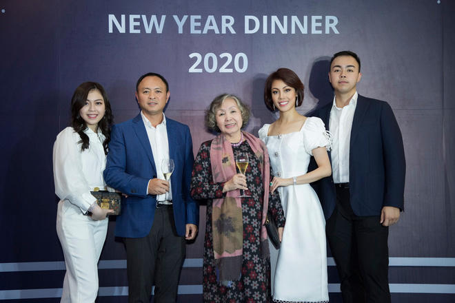 'Cậu ấm cô chiêu' gia tộc Sơn Kim: Học trường ĐH top đầu thế giới, kinh doanh thành công