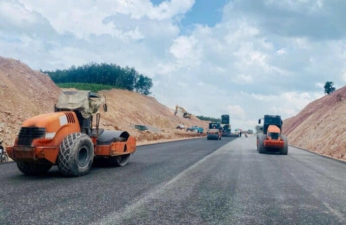 Các hạng mục đang được đơn vị thi công đẩy nhanh tiến độ. Ảnh: Internet &nbsp;