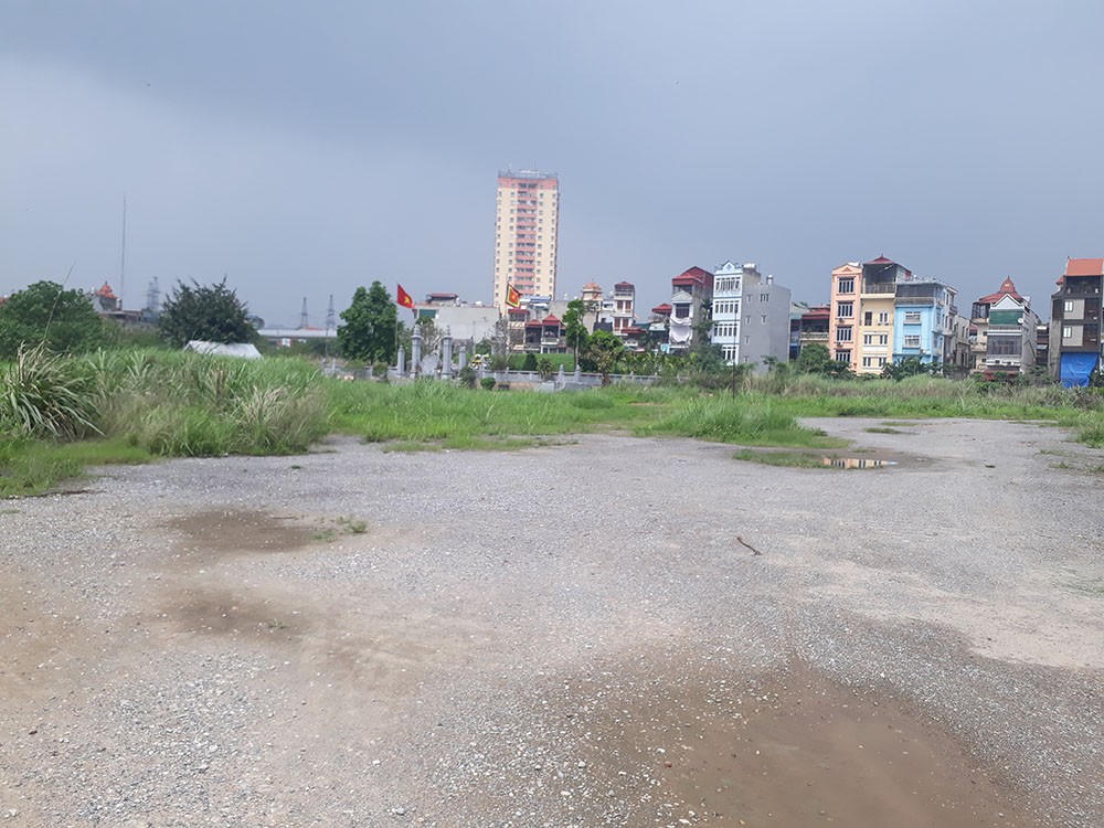 Sau hơn 10 năm, dự án Khu nhà ở Văn La vẫn chỉ là bãi đất trống hoang hóa. Ảnh: Reatimes