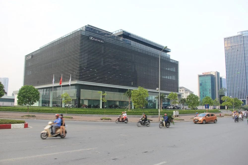 Trung tâm giới thiệu sản phẩm ngành nghề truyền thống của Liên minh HTX Việt Nam hiện là nơi trưng bày xe Lexus.