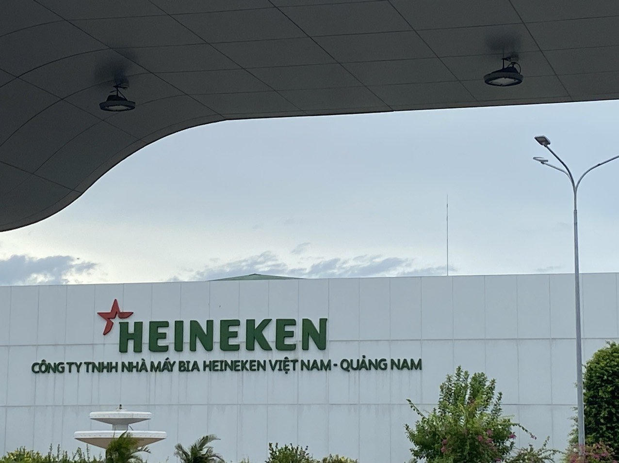 Bên trong nhà máy rộng 7,6ha vừa bị Heineken quyết định đóng cửa