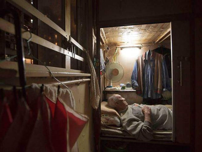 Giat minh cho tro chua den 2m2, be nhu 