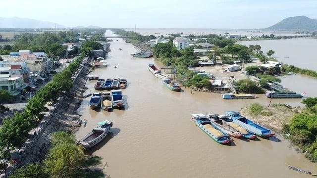 Kênh Vĩnh Tế đóng vai trò trong trị thuỷ, giao thương. Ảnh internet