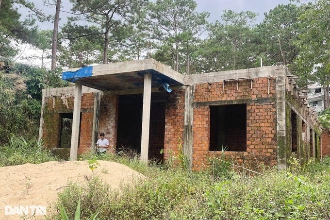 Nhiều chủ lô đất đã xây biệt thự chuẩn bị phục vụ du lịch. Ảnh: Báo Dân Trí