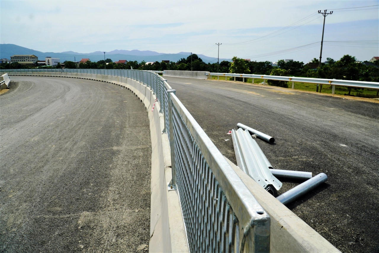 Hình ảnh 19km cao tốc Bắc - Nam vượt sông Lam về Hà Tĩnh