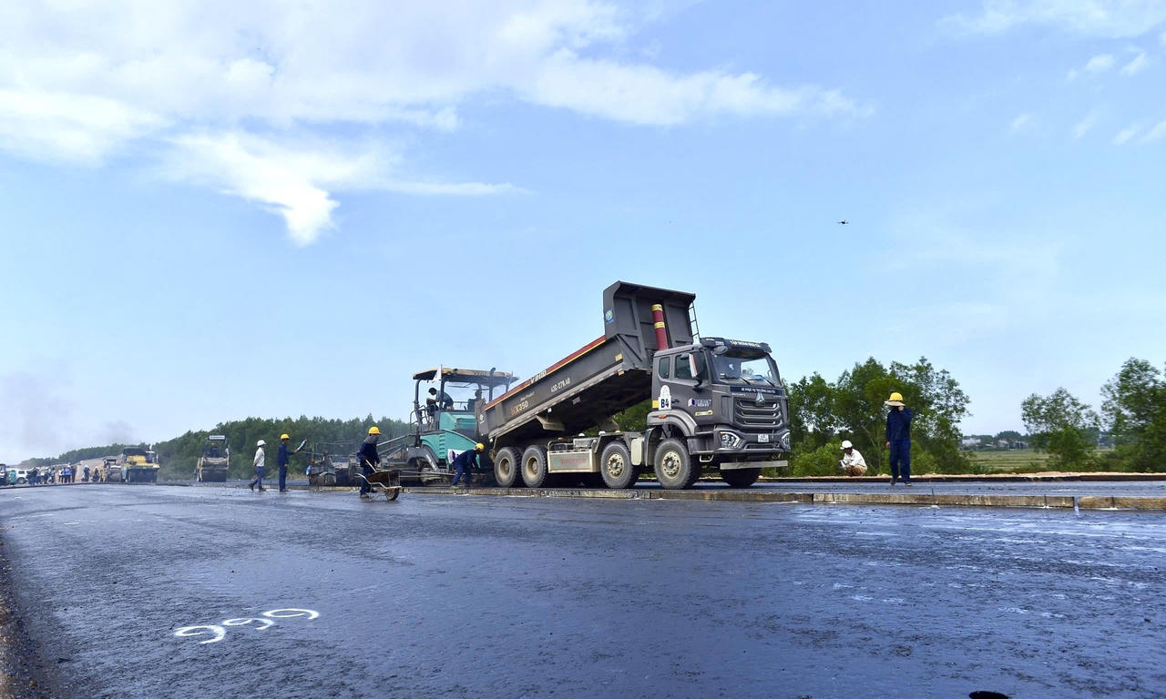 Hình ảnh cao tốc Quảng Ngãi – Hoài Nhơn 20.000 tỷ tăng tốc về đích trước 8 tháng