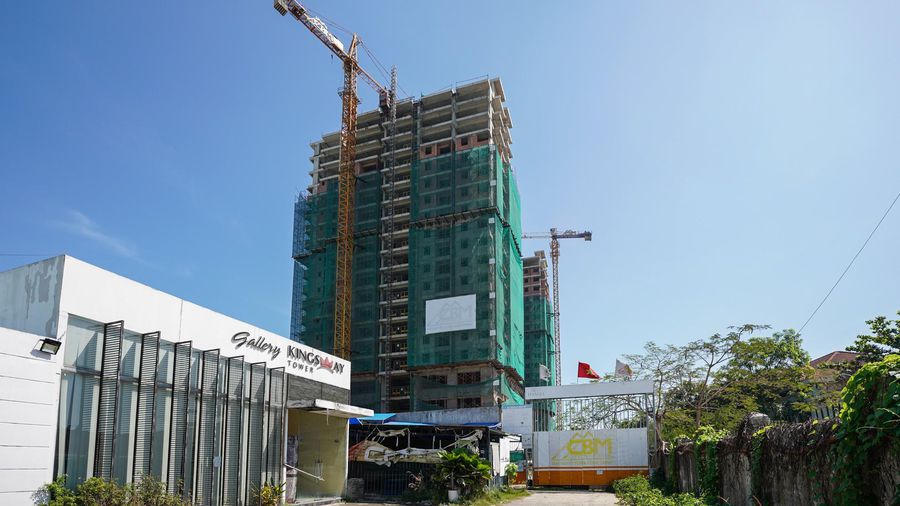 Dự án&nbsp;đã bị dừng thi công gần một năm qua, do chủ đầu tư xây dựng và bán nhà chưa đúng quy định, bị cơ quan chức năng xử phạt &nbsp;