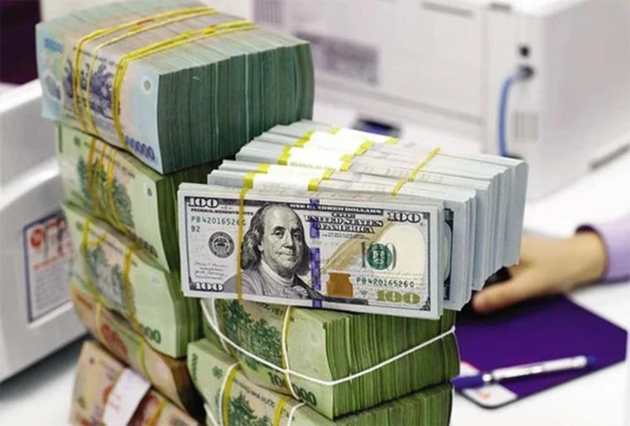 Sức ép tỷ giá còn lớn: 'Đến lúc nâng lãi suất VNĐ để hạ nhiệt USD'