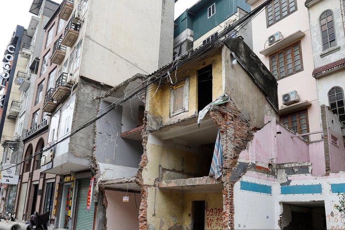 Phố Chùa Bộc nhem nhuốc sau hơn 1 năm giải phóng mặt bằng