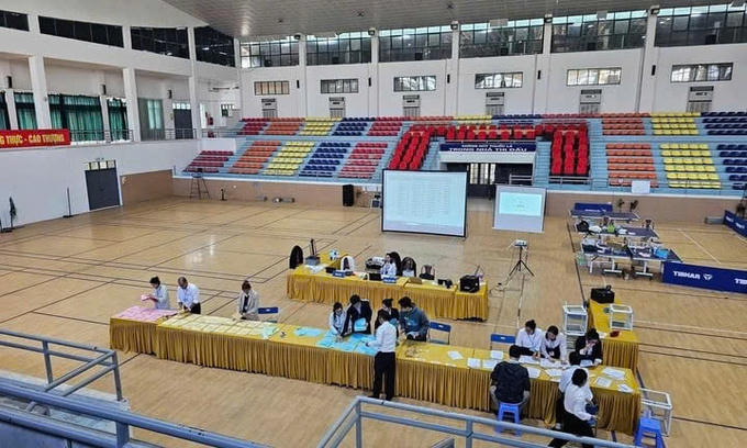 Khung cảnh phiên đấu giá tại huyện Sóc Sơn &nbsp;