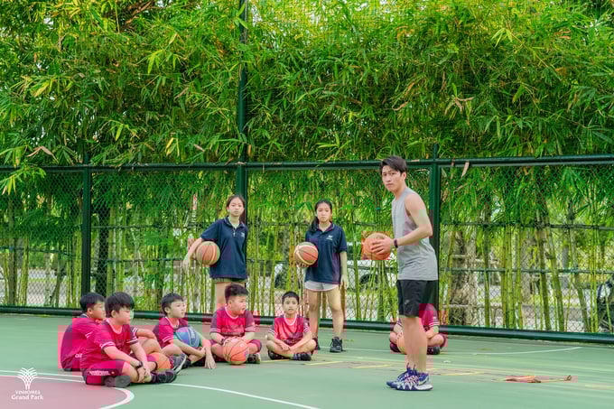 Cư dân nhí được rèn luyện thể chất, tham gia các hoạt động cộng đồng hướng tới phát triển toàn diện