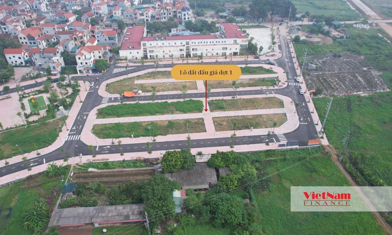 Ngày 19/8, Công ty Đấu giá Hợp danh Số 5 - Quốc gia đã cùng Trung tâm phát triển quỹ đất huyện Hoài Đức tổ chức đấu giá 19 lô đất (LK03 và LK04) tại khu Lòng Khúc, xã Tiền Yên, huyện Hoài Đức, thành phố Hà Nội.