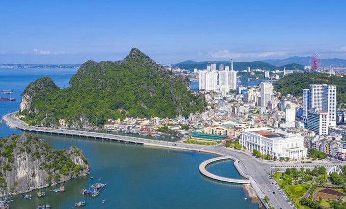 Chiêm ngưỡng cung đường uốn lượn bao Biển Hạ Long - Cẩm Phả 4 làn xe chạy trị giá 500 tỷ