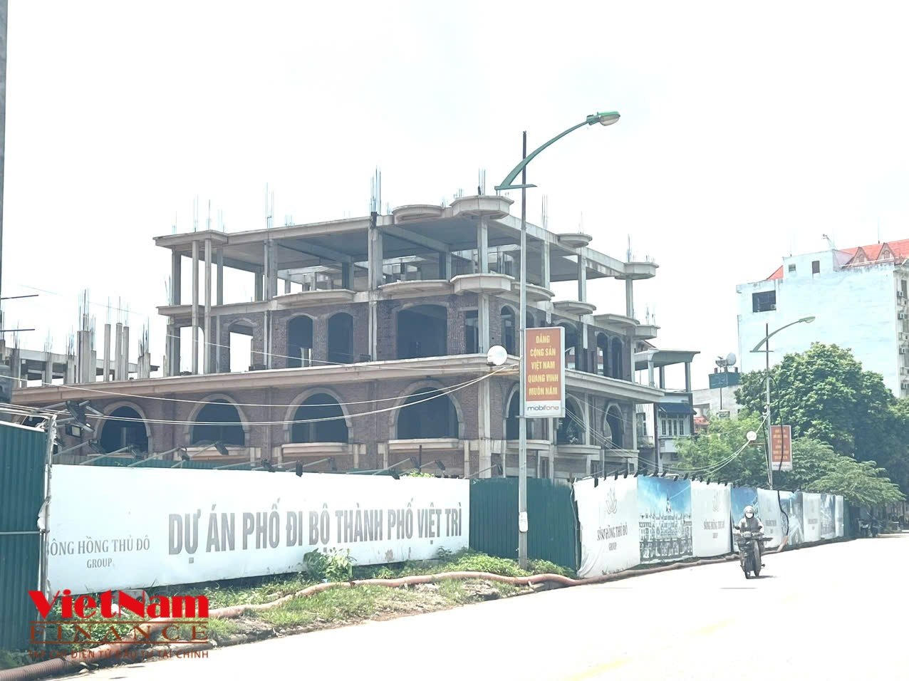 Dự án Phố đi bộ của Sông Hông Thủ Đô Group đang xây dựng tại Việt Trì &nbsp;