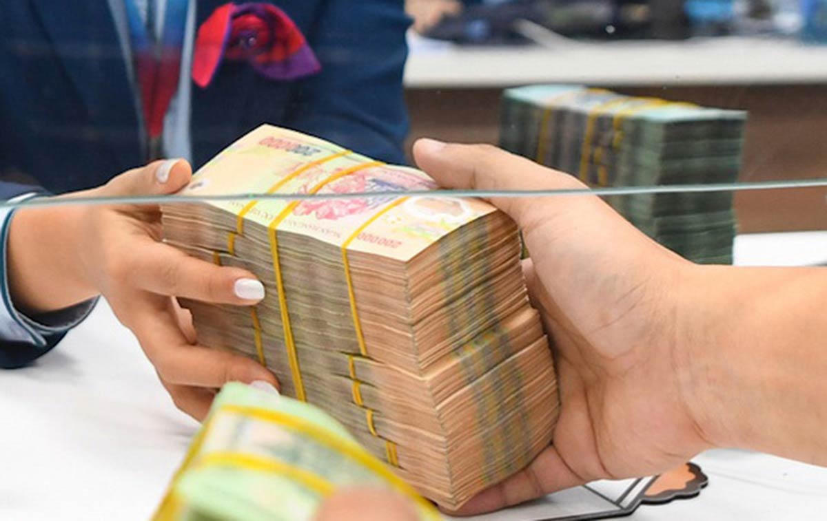 Nhà băng dồn nhau tăng lãi suất: NHNN đảo chiều lãi suất điều hành?