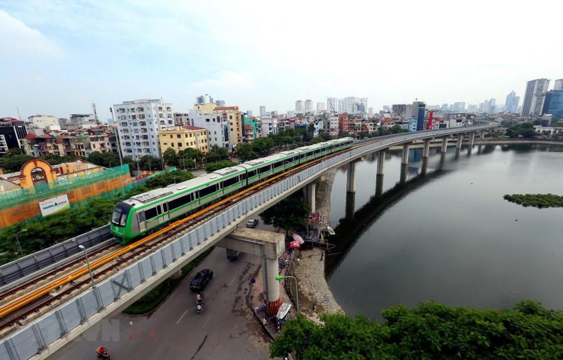 Tháng 6/2022, Công ty TNHH MTV Đường sắt Hà Nội (Hanoi Metro) đã công bố báo cáo tài chính đã kiểm toán 2021, năm đầu tiên doanh nghiệp quản lý hệ thống đường sắt đô thị của Thủ đô ghi nhận doanh thu sau khi tuyến đường sắt Cát Linh - Hà Đông chính thức vận hành. Cả năm 2021, Hanoi Metro cho biết đạt doanh thu hơn 5 tỷ đồng. Tuy nhiên, giá vốn hàng bán lên tới gần 60 tỷ đồng khiến công ty lỗ gộp 54 tỷ đồng. Trong đó, chi phí cho nhân công chiếm phần lớn cơ cấu chi phí khi vận hành đường sắt Cát Linh - Hà Đông. &nbsp;