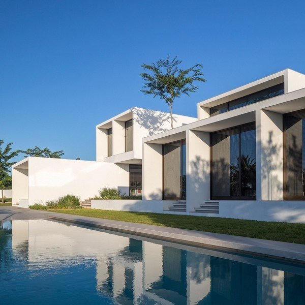 dinh thự trắng gần 1.000 m2 giữa thủ đô