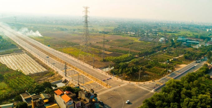 Nút giao đại lộ Võ Văn Kiệt với đường tỉnh 391 qua TP Hải Dương là điểm đầu tuyến đường dẫn cầu vượt sông Thái Bình sang xã Tiền Tiến. Ảnh: Thành Chung.