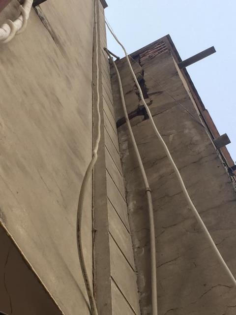 Nha nut toac canh cong trinh chung cu: Thong tin nguoc