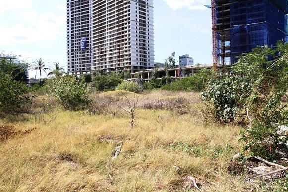 Vì sao “đất vàng” trị giá 200 triệu/m2 bị rào tôn, cây cỏ bủa vây? hình ảnh 8