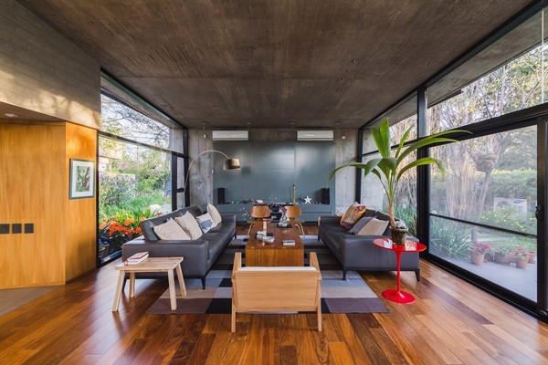 Căn nhà quái lạ mà sang chảnh của đôi vợ chồng trẻ