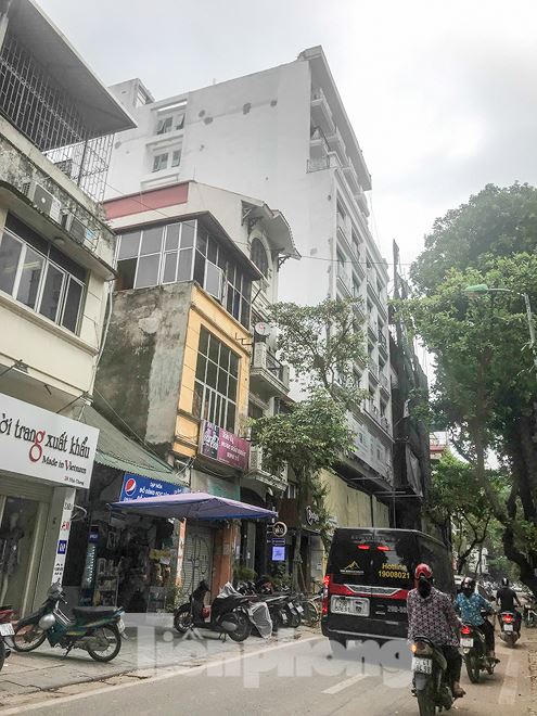 Cao ốc vượt tầng cạnh Hồ Gươm 'cắt ngọn' chậm tiến độ