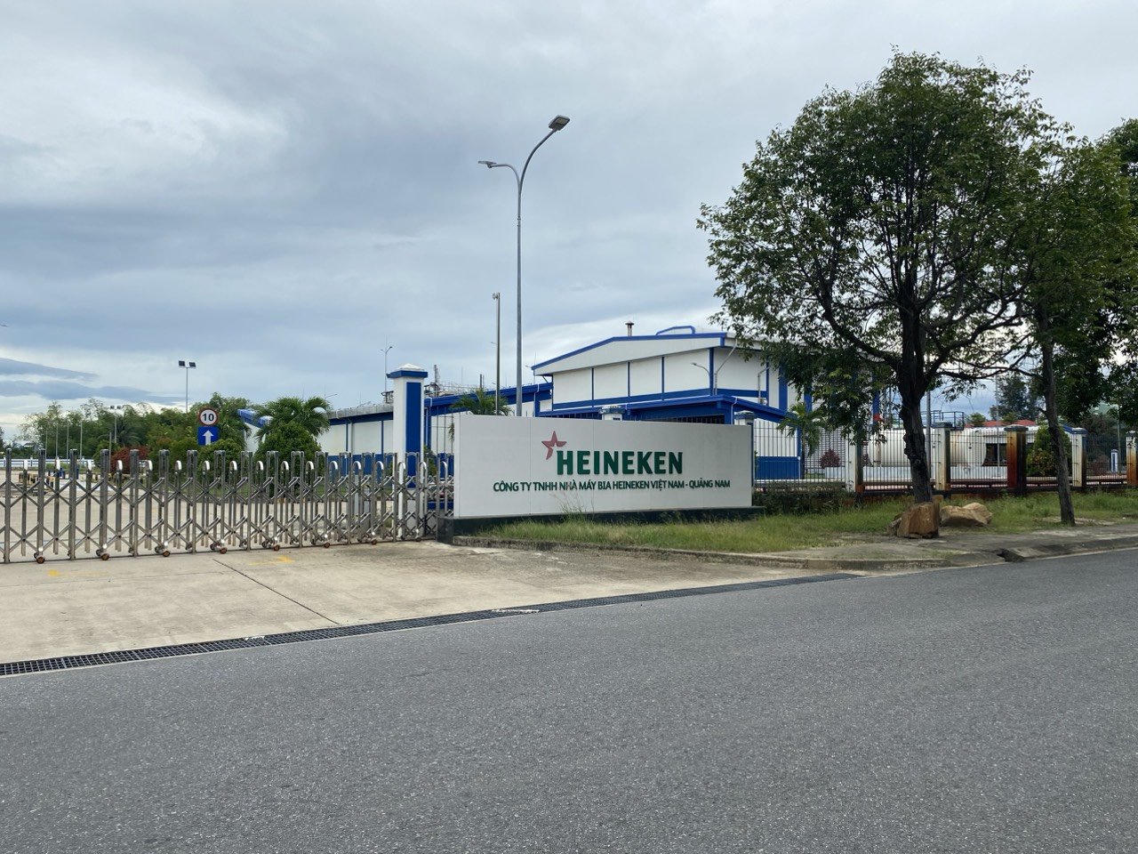 Bên trong nhà máy rộng 7,6ha vừa bị Heineken quyết định đóng cửa