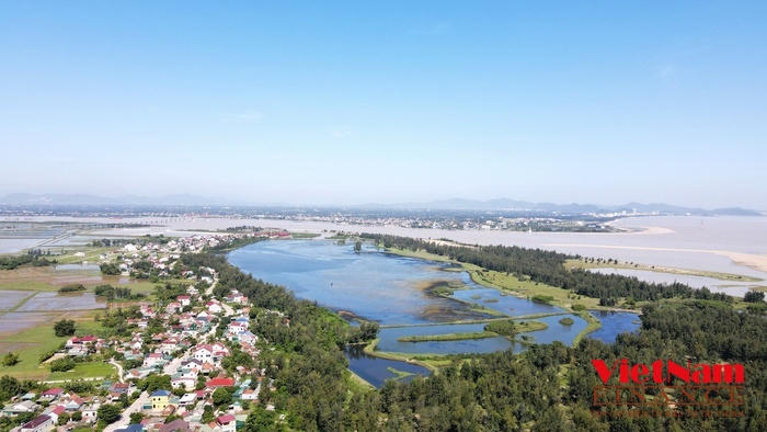 Dự án Khu du lịch sinh thái biển Xuân Hội nằm ở vị trí đắc địa,&nbsp;tiếp giáp gần cầu Cửa Hội bắc qua sông Lam được chấp thuận chủ trương đầu tư từ năm 2017. &nbsp;