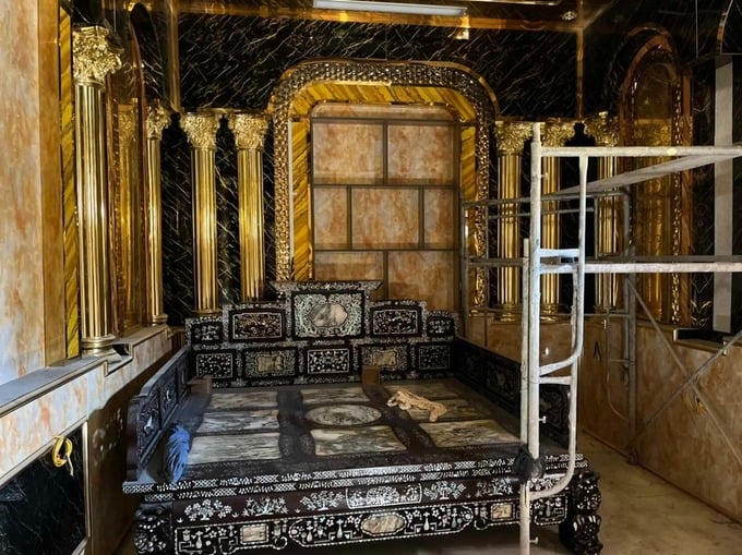 Lâu đài tráng lệ của đại gia quê lúa Nghệ An đi lên từ nghèo khó, đến toilet cũng được phủ vàng chói lóa